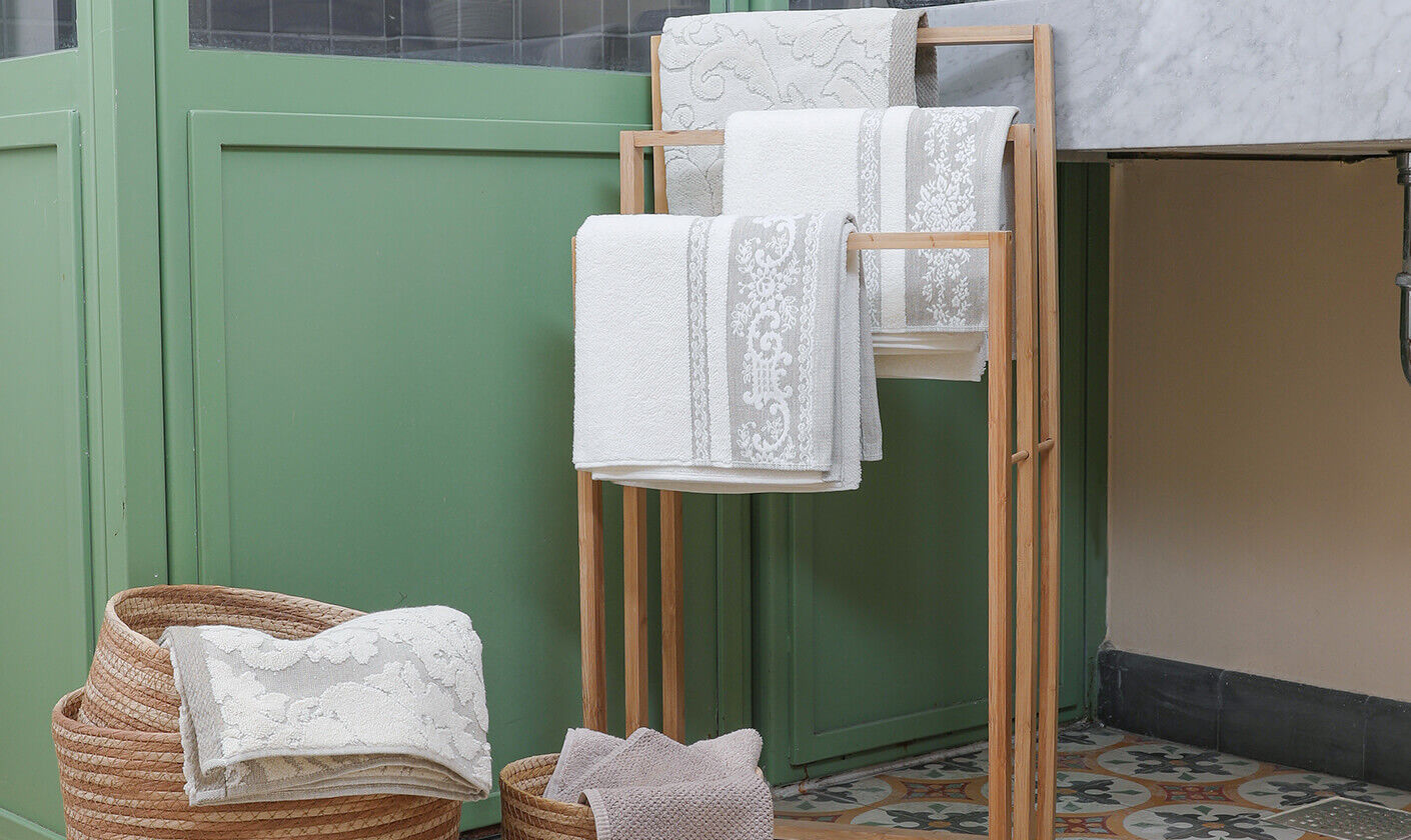 Plush bath towels designed for spa-like mornings, providing ultimate softness and comfort to elevate your daily routine and start your day refreshed.