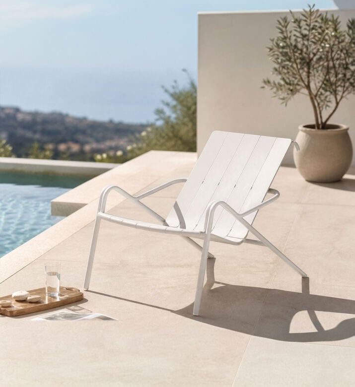 Ezeis Fleole Aluminum Low Chair, White, Packshot View