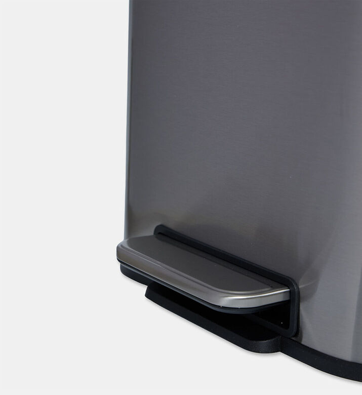 Home Deco and More Soft Close Fingerprint Proof Pedal Bin, Silver, 30-l, Packshot View