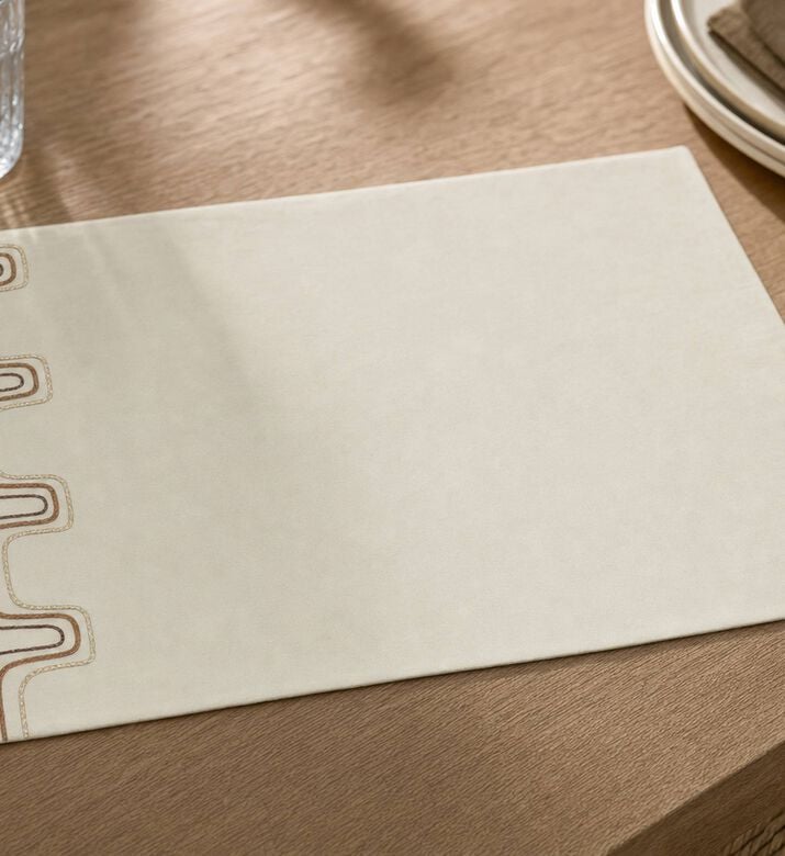 Home Deco and More Cube Layered Applique Table Mat, Model View