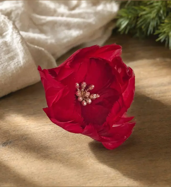 Shishi Feather Flower Bud Clip 8 Cm, Model View
