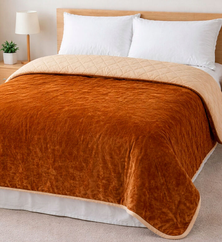 Home Deco and More Cotton Velvet Quilt Cover, Packshot View