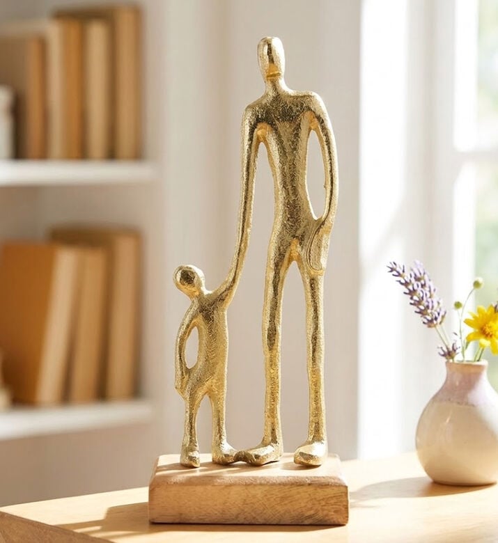 Home Deco and More Aluminum Family Statue, Packshot View