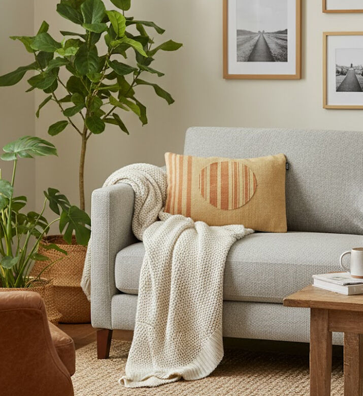 Home Deco and More May Knife Edge Pillow, Packshot View