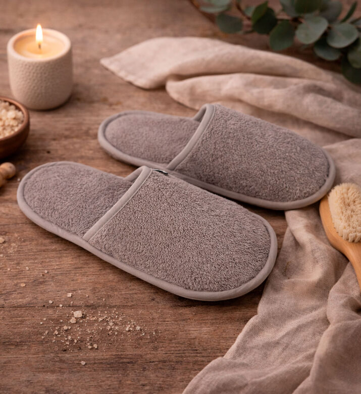 Home Deco and More Double Polycotton Country Meadow Reverse Duvet Cover 4-piece Set, Light-grey, Packshot View