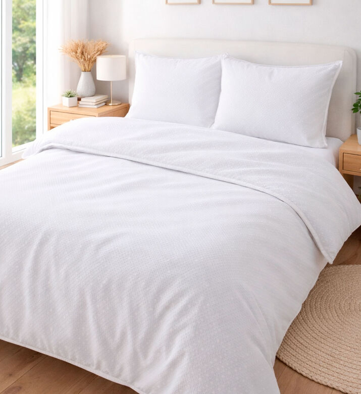 Home Deco and More Single Cotton Sateen Combed Microcheck Duvet Cover 4-piece Set, White, 120x200-cm, Packshot View