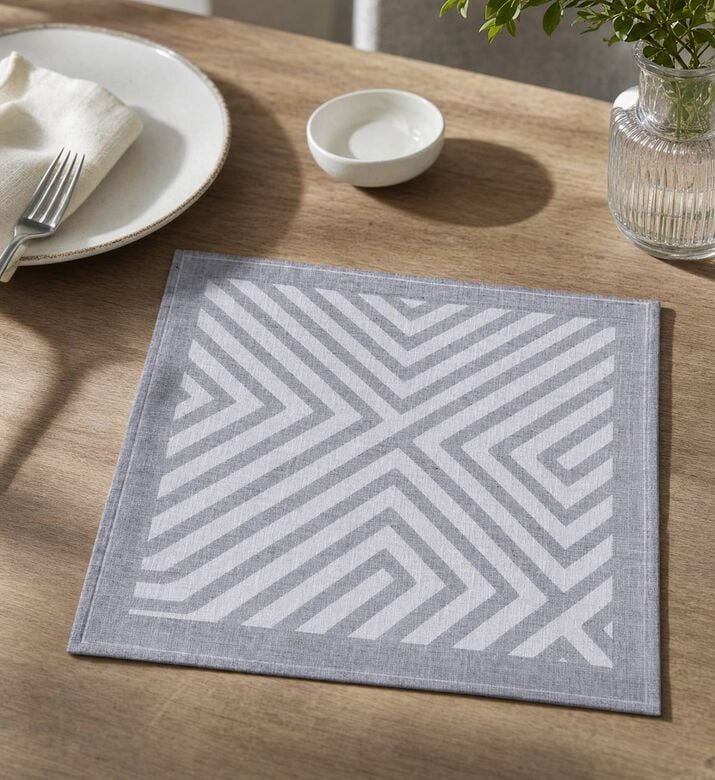 Jacquard Labyrinth Day Fabric Napkin, Model View