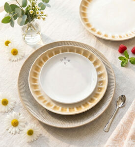Home Deco and More Heart 4-piece Dinner Plate Set, Packshot View