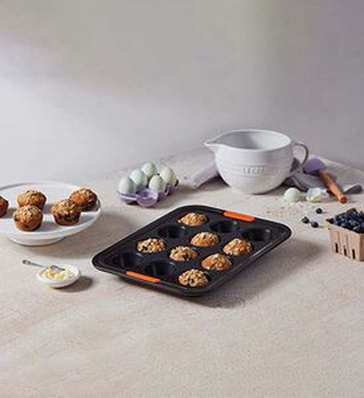 Le Creuset 12 Cup Bun Tray, Black, 34-cm, Packshot View