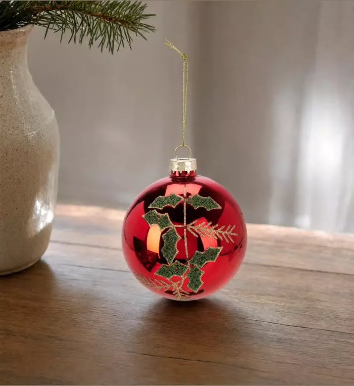 Home Deco and More Holly Leaf-print Matt Ball, Model View