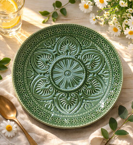 Home Deco and More Forest Green Embossed Leaf Plate, Green, 27-cm, Packshot View