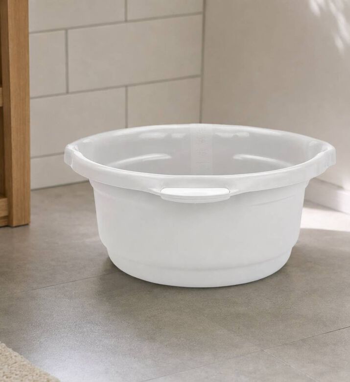 Home Deco and More Plastic Round-shape Basin, White, S, Model View