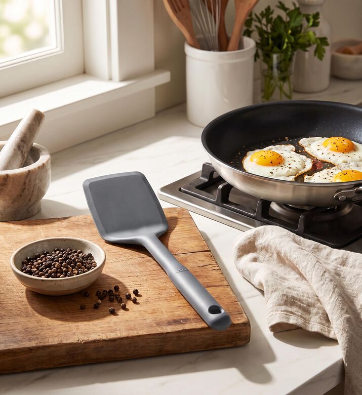 Oxo Flexible Silicone Peppercorn Turner, Packshot View