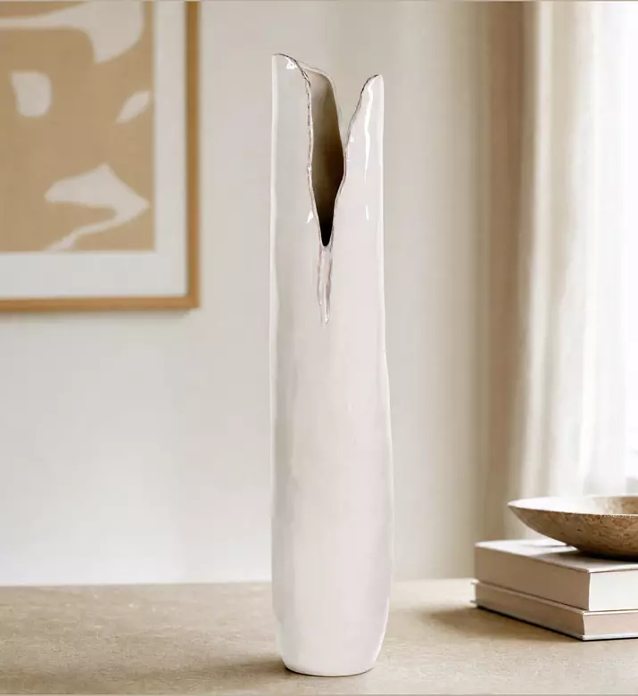 Shishi Cut Edge Ceramic Vase, Cream, 18-cm, Model View