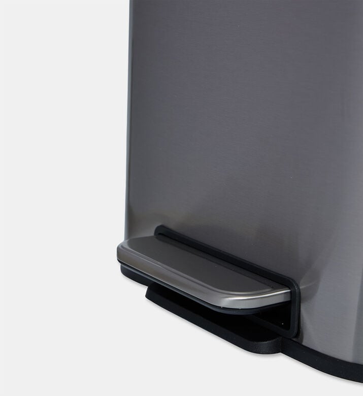 Home Deco and More Soft Close Fingerprint Proof Pedal Bin, Silver, 30-l, Packshot View