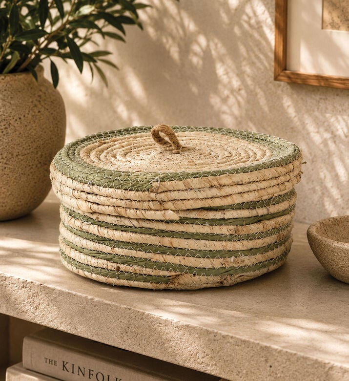 Home and Styling Straw Lidded Baskets, Beige, 23.8-cm, Packshot View