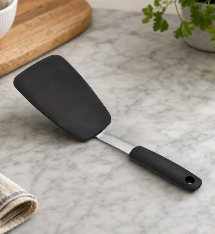 Oxo Stainless Steel Silicone Past Turner, Model View