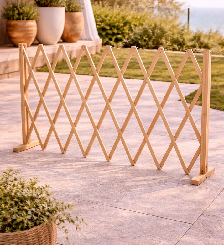 Green Garden Natural Wood Expanding Trellis, Packshot View