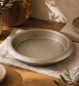 La Cucina Round Steel Pie Baking Mould, Packshot View