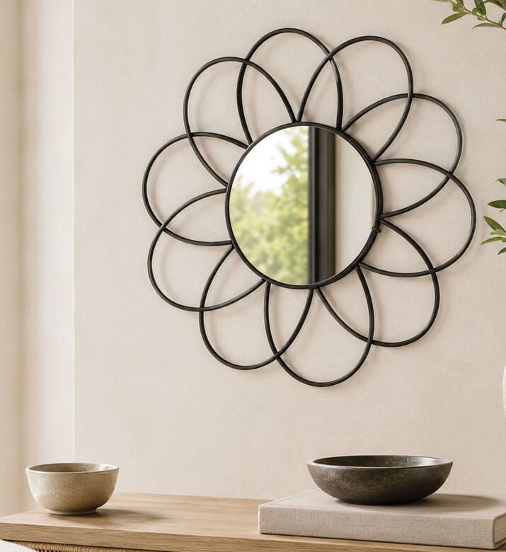 Golfino Embrace Iron Flower Curtain Holder, Packshot View