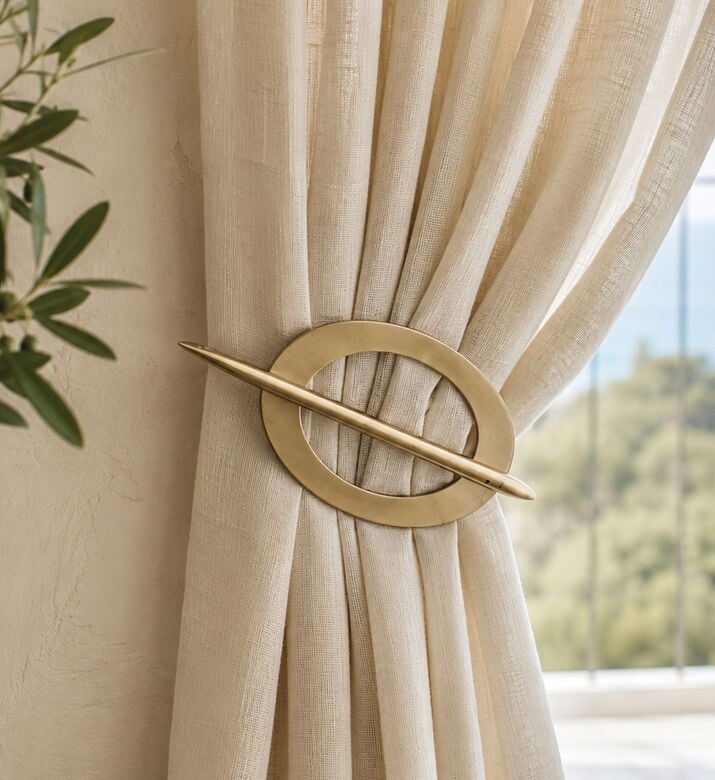 Golfino Brass-finish Round Iron Embrace, Packshot View