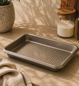 La Cucina Square Steel Baking Pan, Packshot View