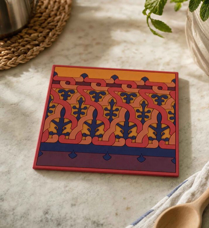 Images D'Orient Vagabonde Velours Crochet Trivet, Model View