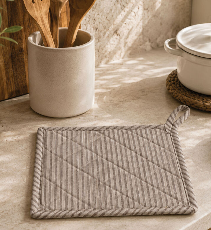 Home Deco and More Cotton Strap Pot Holder, Brown, Packshot View