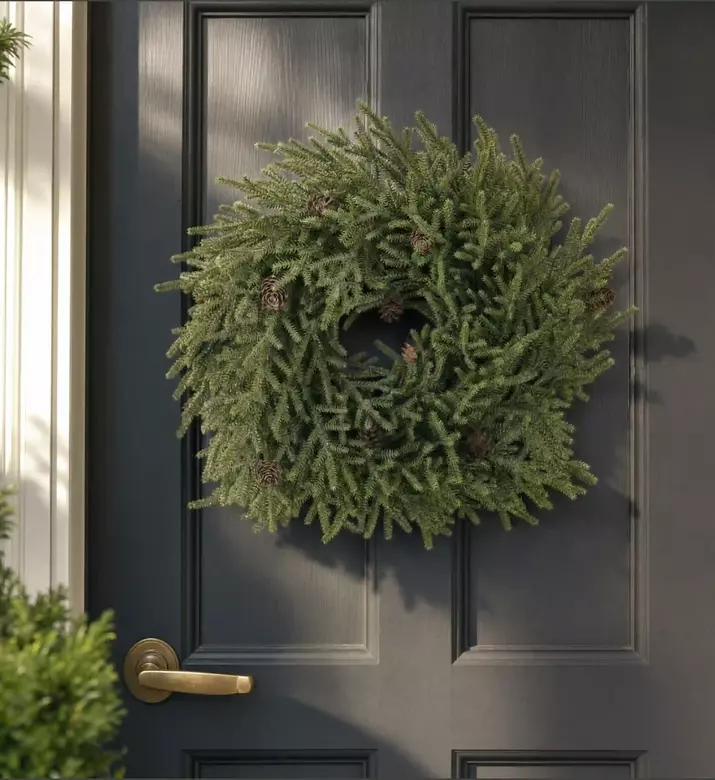 Home Deco and More Traditional Christmas Wreath, Model View