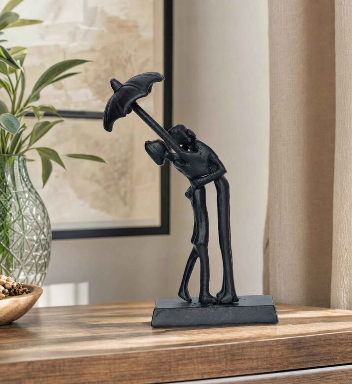 Home Deco and More Couple Under Umbrella Figurine, Model View