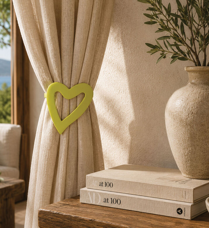 Golfino Heart Wood Curtain Holdback, Packshot View