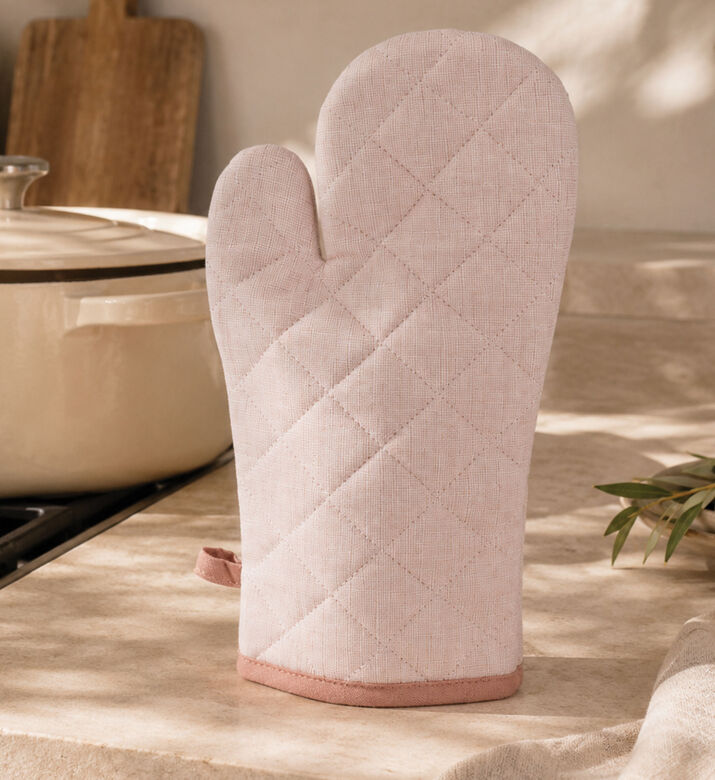Home Deco and More Quilted Contrasted Trim Kitchen Glove, Pink, Packshot View