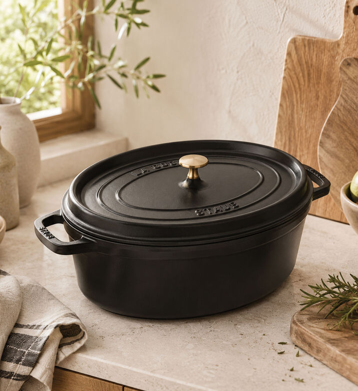 Staub Cocotte Oval Roaster, Black, 31-cm, Packshot View