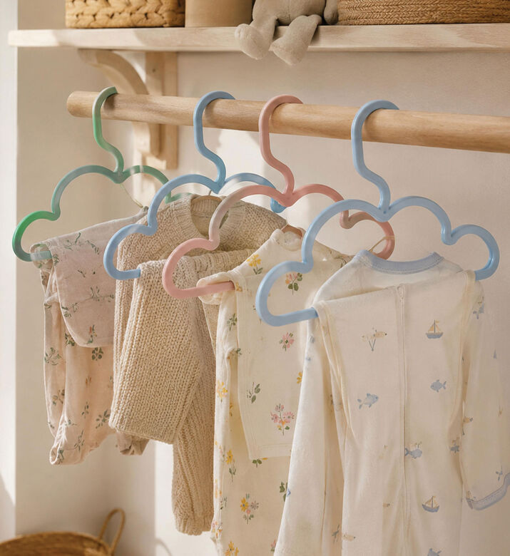 Storage Solutions Plastic Cloud-shape 4-piece Clothes Hanger Set, Packshot View
