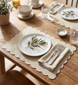 Home Deco and More Adelina Scalloped Design Table Mat, Green, Model View