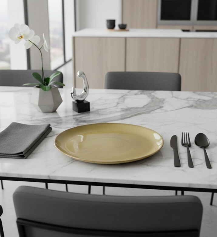 Home Deco and More Contrast Rim Round Plate, Packshot View