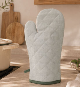 Home Deco and More Quilted Contrasted Trim Kitchen Glove, Green, Packshot View