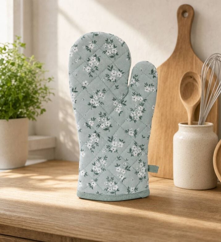 Home Deco and More Floral-print Oven Glove, Model View