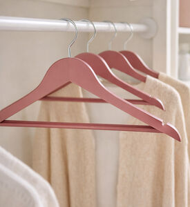 Home Deco and More Maple Wood Clothes Hangers 4-piece Set - 44.5 X 1.2 X 23 Cm, Packshot View