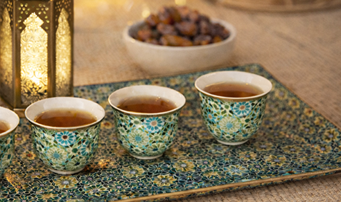 Traditional Arabic tea cups served on a decorative tray during Ramadan.